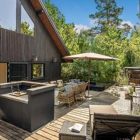 Holiday home 4 Bedroom Awesome In Hojby