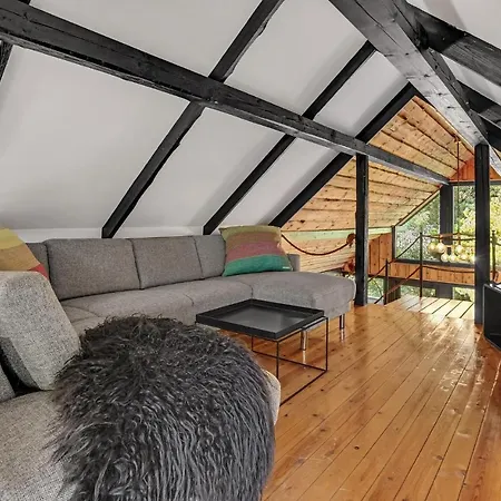Dom wakacyjny 4 Bedroom Awesome In *