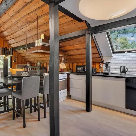 4 Bedroom Awesome In Dom wakacyjny Højby