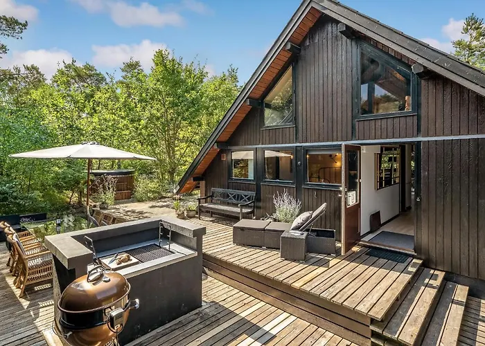 4 Bedroom Awesome In * Højby