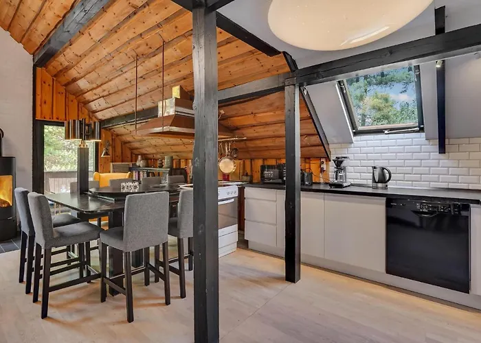 4 Bedroom Awesome In Casa de Férias Højby